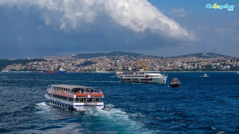 อิสตันบูล (Istanbul) 25 เหตุผลต้องไป! เมืองสองทวีปสุดขลัง ที่คุณจะหลงรักใน 7 วัน 10 ล่องเรือชมวิวช่องแคบบอสฟอรัสในอิสตันบูล ประเทศตุรกี