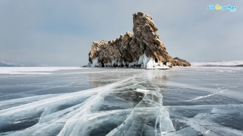 ทะเลสาบไบคาล (Lake Baikal) ทะเลสาบน้ำจืดเก่าแก่ ที่ลึกที่สุดในโลก!!! 2 รอยแตกของแผ่นน้ำแข็งในทะเลสาบไบคาล สถานที่ท่องเที่ยวสุดอัศจรรย์ในรัสเซีย