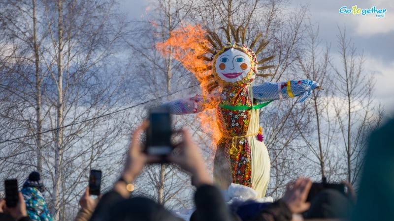 จัตุรัสแดง รัสเซีย เจาะลึกประวัติแลนด์มาร์กระดับโลกแห่งยุโรปตะวันออก 14 เผาหุ่นเทศกาลมาสเลนนีตซา (Maslenitsa) หนึ่งในประเพณีฤดูหนาวของรัสเซีย