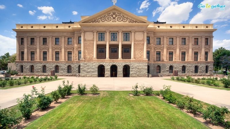 จัตุรัสแดง รัสเซีย เจาะลึกประวัติแลนด์มาร์กระดับโลกแห่งยุโรปตะวันออก 8 อาคารรัฐสภาในกรุงมอสโก ประเทศรัสเซีย สถาปัตยกรรมแบบคลาสสิก