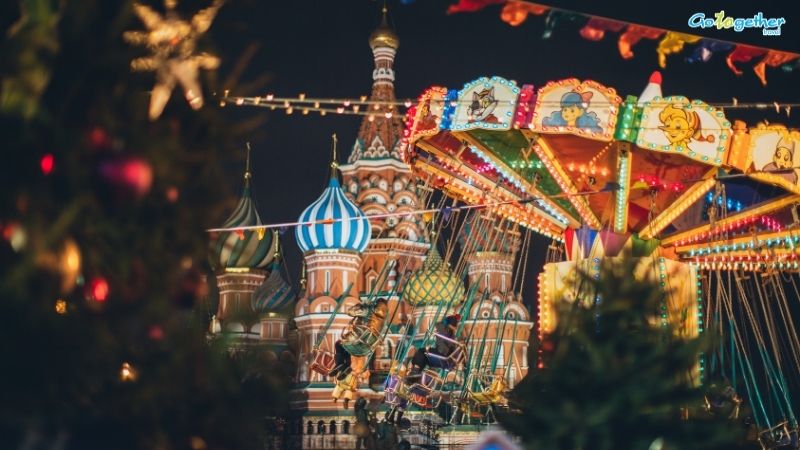 จัตุรัสแดง รัสเซีย เจาะลึกประวัติแลนด์มาร์กระดับโลกแห่งยุโรปตะวันออก 11 บรรยากาศตลาดคริสต์มาสที่จัตุรัสแดง มอสโก พร้อมไฟประดับสวยงาม
