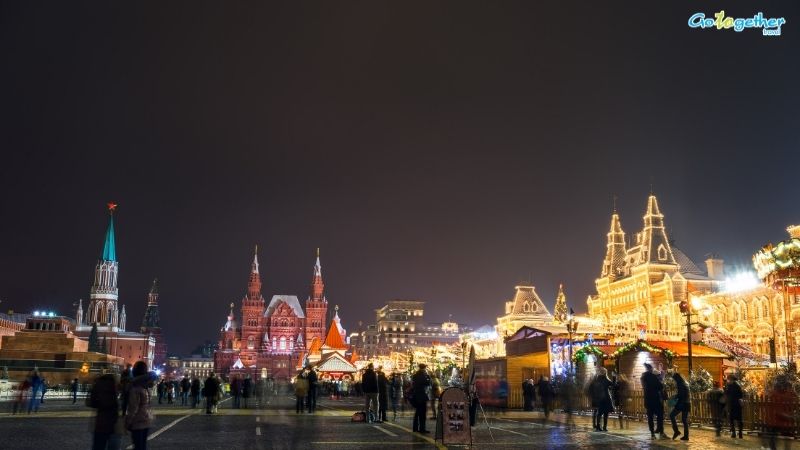 จัตุรัสแดง รัสเซีย เจาะลึกประวัติแลนด์มาร์กระดับโลกแห่งยุโรปตะวันออก 15 ตลาดกลางคืนจัตุรัสแดง บรรยากาศอบอุ่นและไฟประดับยามค่ำในมอสโก