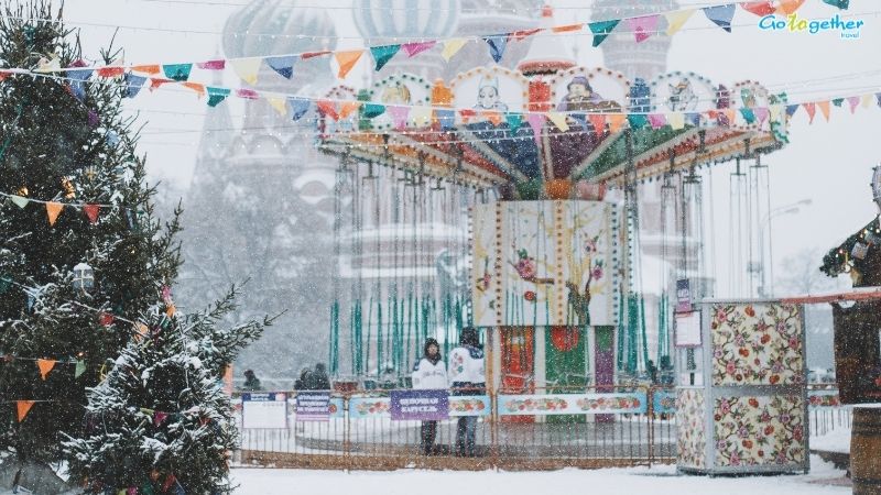 จัตุรัสแดง รัสเซีย เจาะลึกประวัติแลนด์มาร์กระดับโลกแห่งยุโรปตะวันออก 9 ม้าหมุนในเทศกาลฤดูหนาวที่จัตุรัสแดง กรุงมอสโก ประเทศรัสเซีย