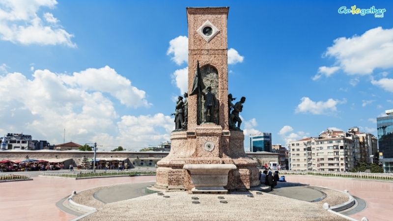 อิสตันบูล (Istanbul) 25 เหตุผลต้องไป! เมืองสองทวีปสุดขลัง ที่คุณจะหลงรักใน 7 วัน 11 อนุสาวรีย์อิสรภาพที่จัตุรัสทักซิมกลางอิสตันบูล