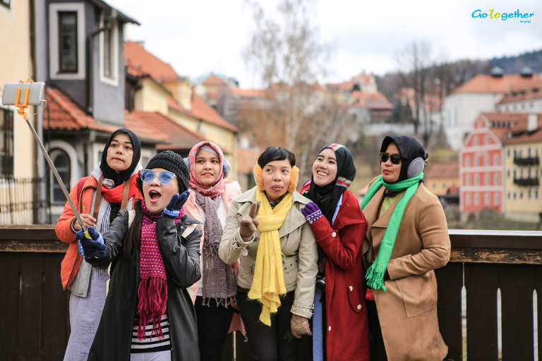 ไปต่างประเทศกับทัวร์ดีไหม เทียบข้อดีข้อเสียก่อนตัดสินใจ 3 เที่ยวกับทัวร์ดีไหม