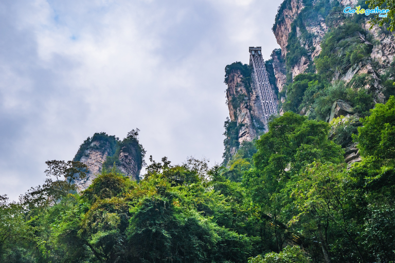 เที่ยวจางเจียเจี้ย ผู้สูงอายุ 2026 ไหวไหม? 3 จางเจียเจี้ยมีสิ่งอำนวยความสะดวกอะไรบ้างที่ช่วยให้ผู้สูงอายุเที่ยวได้ง่ายขึ้น?